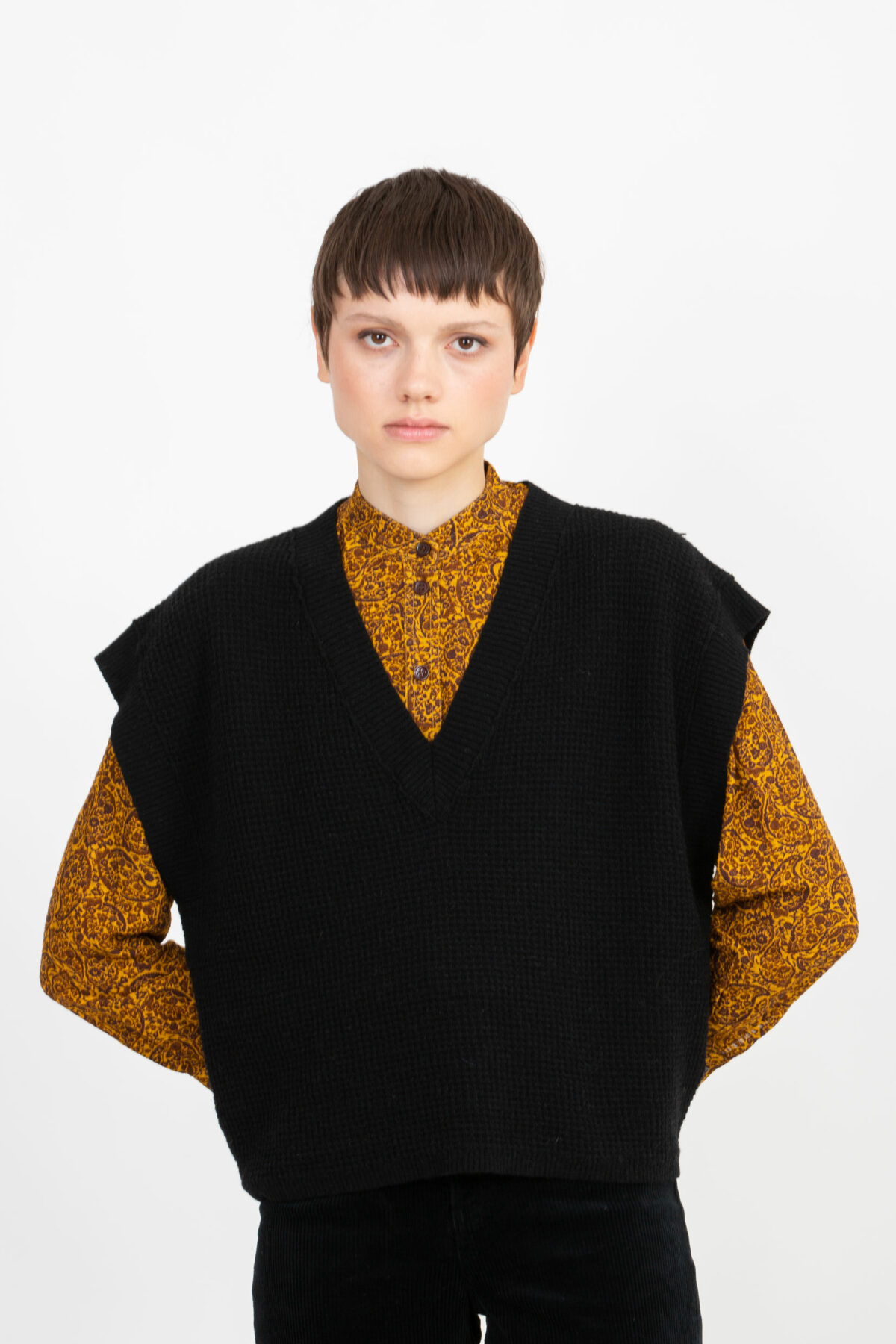 wist-black-oversize-vest-knitted-wool-cashmere-crossley-matchboxathens
