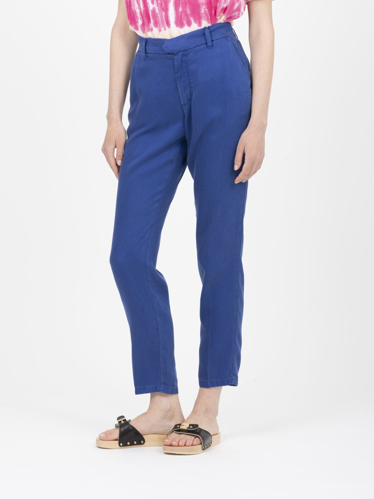 thea-blue-electric-trousers-carrot-fit-chino-tencel-labdip-matchboxathens