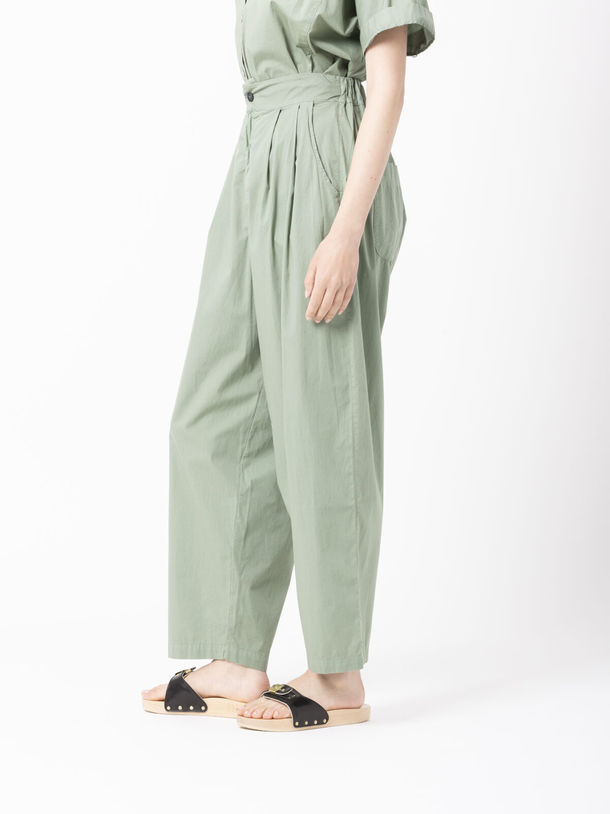 pambis-green-slouchy-pants-cotton-poplin-high-waisted-loose-pleats-crossley-matchboxathens