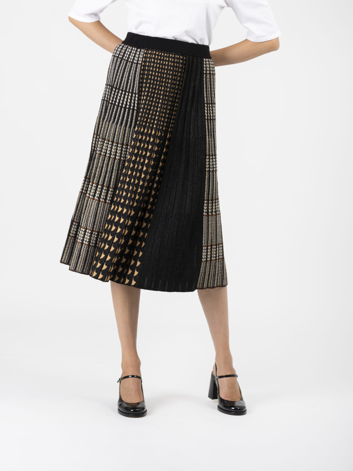 kaina-skirt-woven-wool-irregular-shapes-pleated-chanel-mesdemoiselles-matchboxathens
