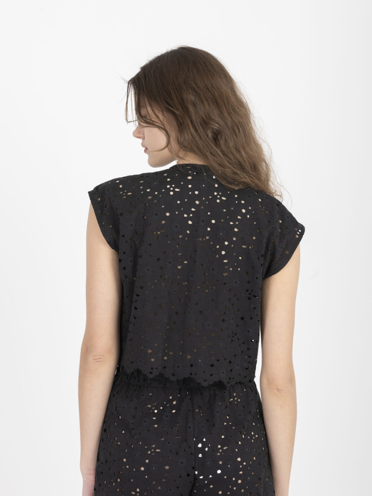 candy-black-top-broderie-anglaise-cotton-cropped-uniformeathens-matchboxathens