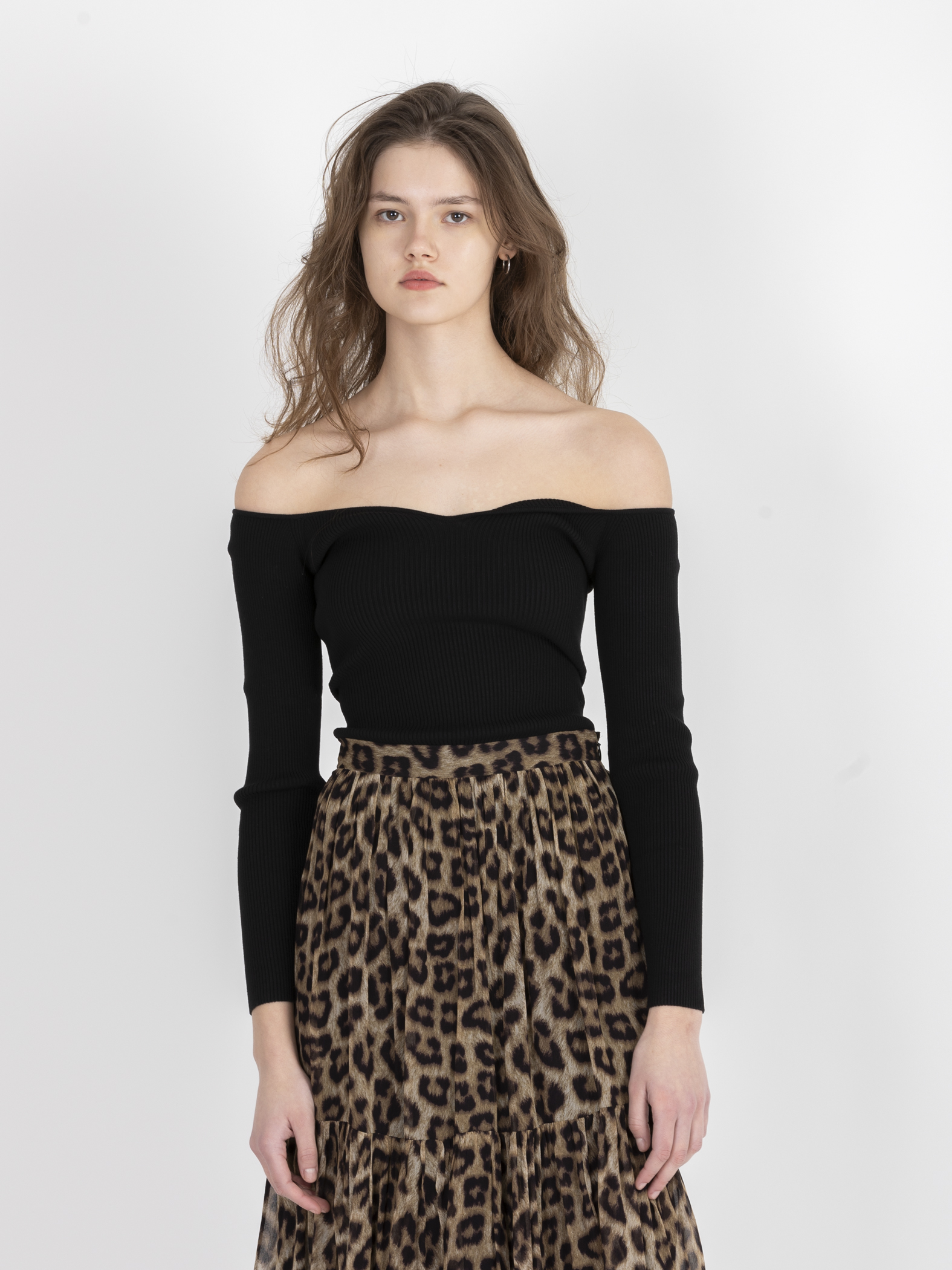 owai-black0knit-ribbed-top-sweatheart-neckline-fitted-bash-matchboxathens