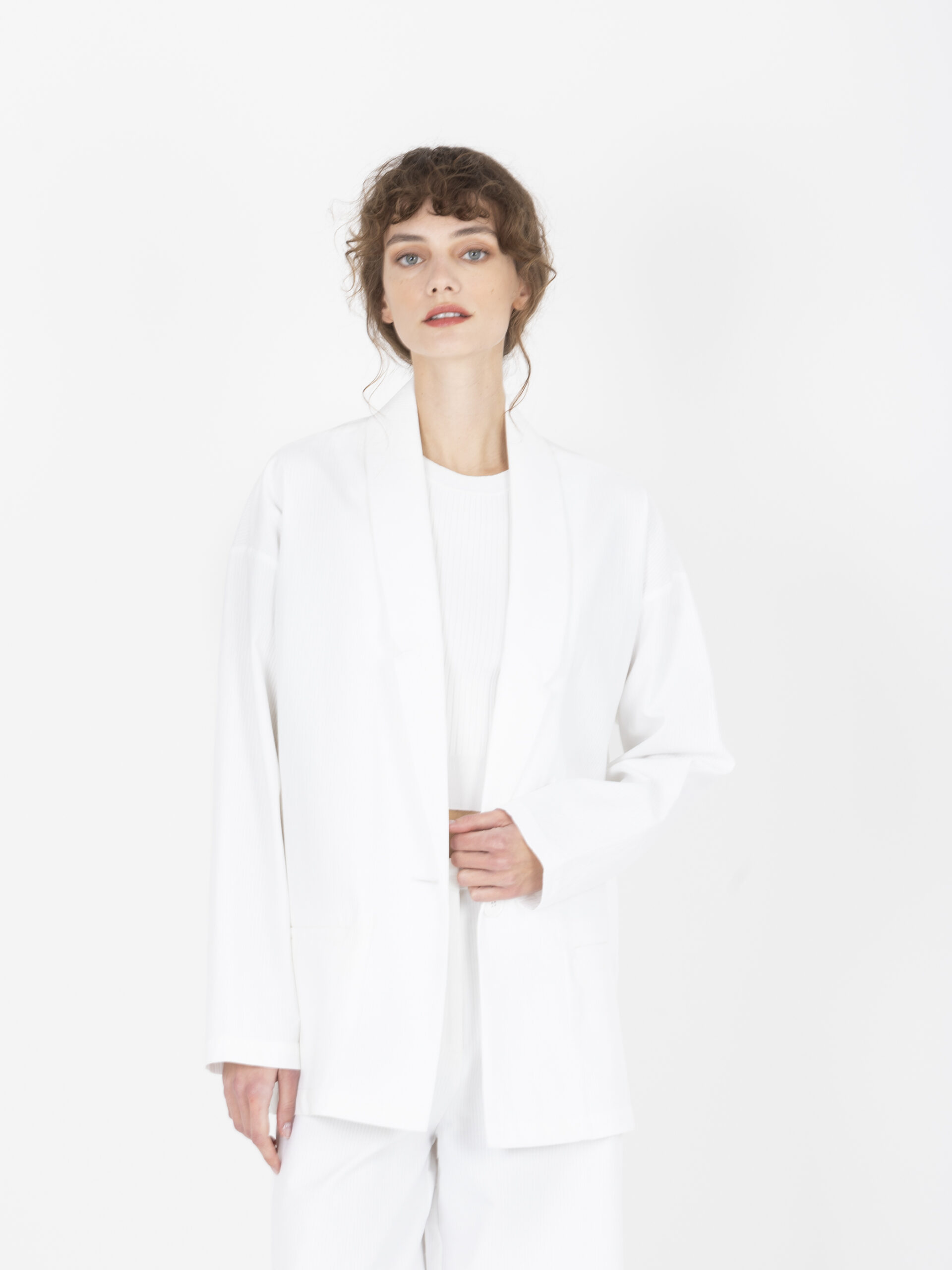 naka-jacket-cotton-white-dropped-shoulders-relaxed-oversized-tailor-sessun-matchboxathens